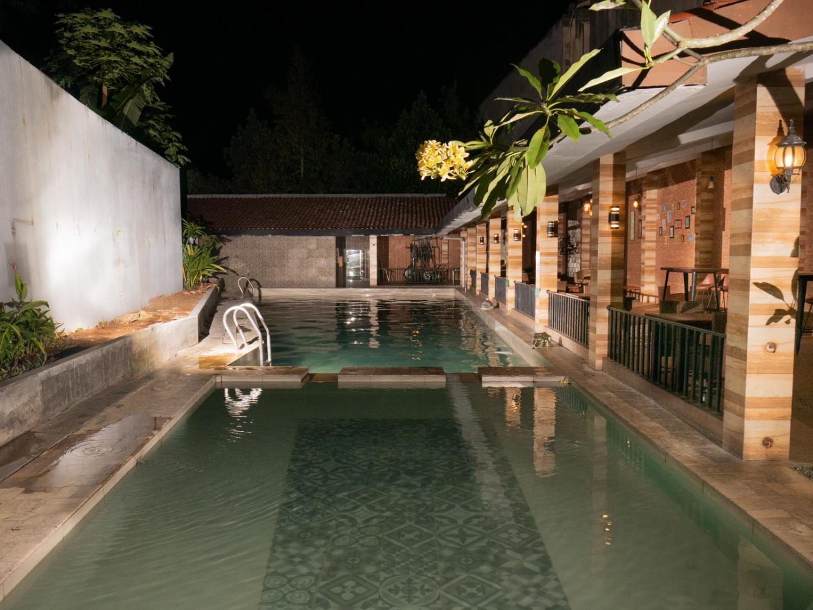 Meotel Purwokerto Exterior photo